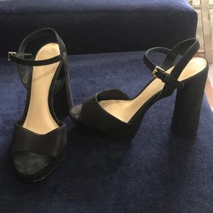 Vince Camuto black suede thick heel size 8.5